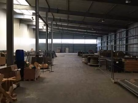 location local industriel 1450 m² à brest (29200)
