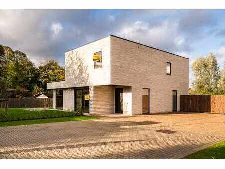 magnifique villa moderne dans un cadre vert à proximité d...