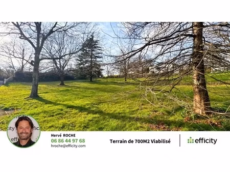terrain - 700 m²