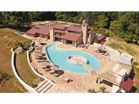 propriété milon la chapelle 700 m2 sur 2.5 hectares de terrain