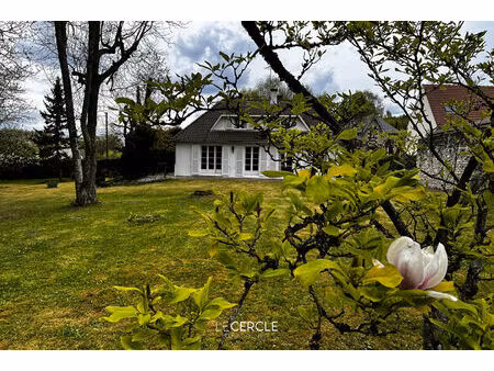 propriété avec grand jardin