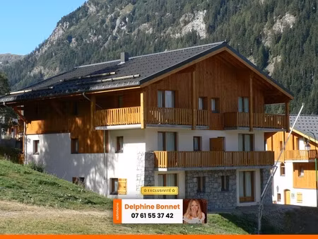 en bordure de piste de ski à valfréjus  beau 2p 29 m2 avec grand balcon