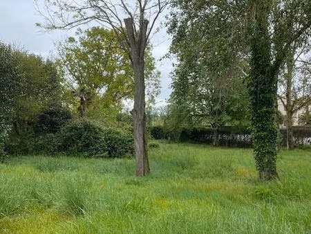 terrain constructible de 759 m2 quint