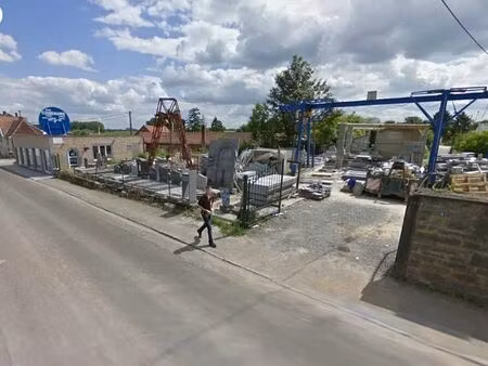 salle d'exposition  terrain et atelier