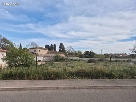 terrain viabilisé de 965 m2 à grans