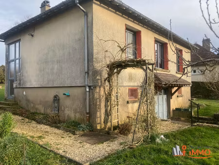 villa sur sous sol total avec jardin de 900m2