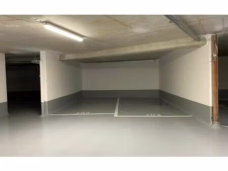 location stationnement  12 m² t- à aubervilliers  80 €