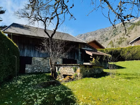 ferme de caractere a renover au pied du plateau des glieres