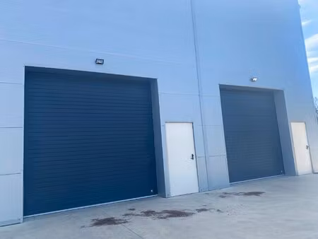 hangar/entrepot de 180 m² situe route de l'aeroport 20290 lucciana