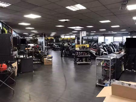 local commercial 990m2 - eysine