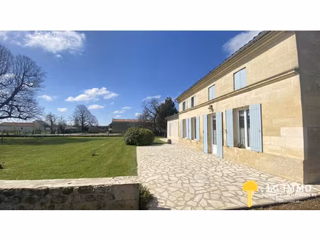 charmante charentaise avec piscine à la campagne