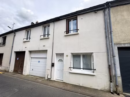 exclusivité – duplex t5 avec cour privée en plein centre d’angerville !