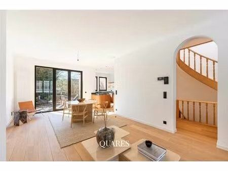 prachtig gerenoveerde woning met 4 slaapkamers en zuidwest georiënteerde tuin in pulhofwij