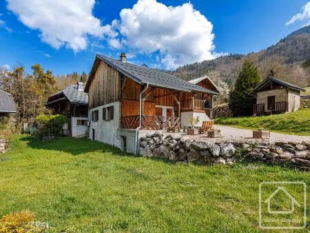 rare opportunité de rénovation pour cette ferme traditionnelle avec annexes et terrain  au