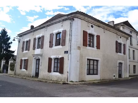vente maison 8 pièces 217 m² à saint-severin (16390)  249 000 €