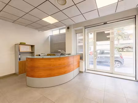 location locaux professionnels 180 m² à nice (06000)  3 916 €