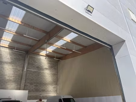 location locaux professionnels 2 pièces 180 m² à lucciana (20290)  2 057 €