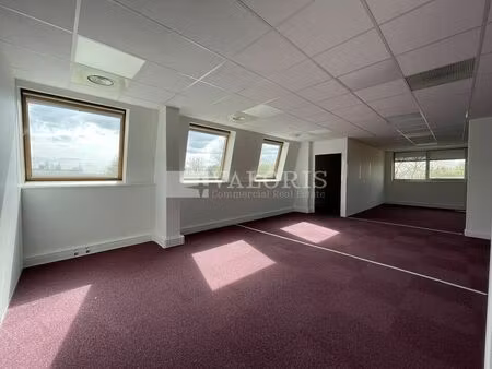 location bureau 255 m² à bron (69500)