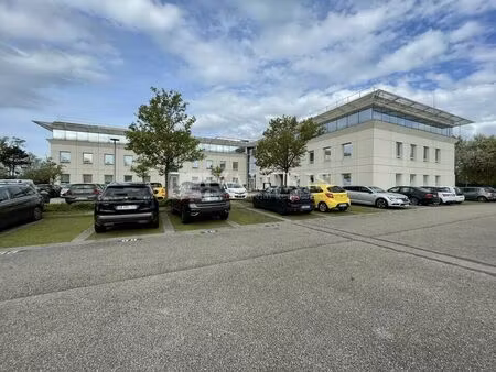 location bureau 219 m² à saint-priest (69800)