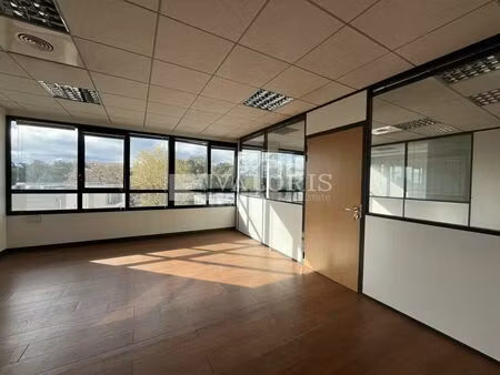 location bureau 899 m² à écully (69130)