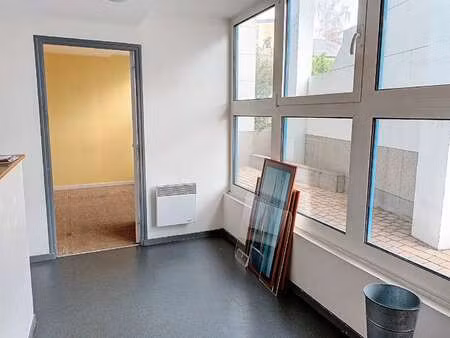 vente bureaux et commerces à auray (56400) : à vendre / 51m² auray