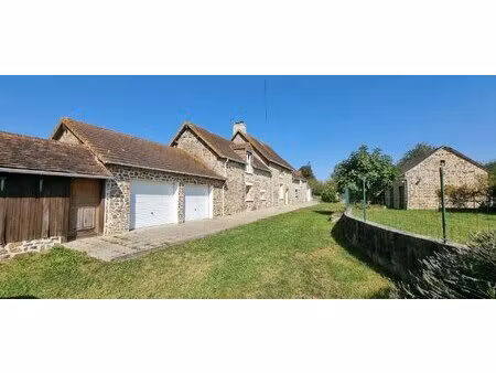 baisse du prix - maison d'habitation en pierres   5 chambres  dependances et terrain d'env