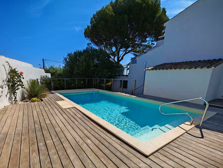 appartement les issambres  piscine  terrasse  accès mer