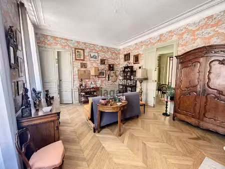 viager: a vendre en viager occupé magnifique appartement au centre ville d'avignon.