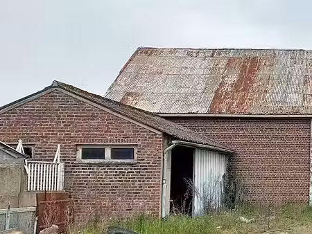 grange semi individuelle a réhabiliter complétement  beau po
