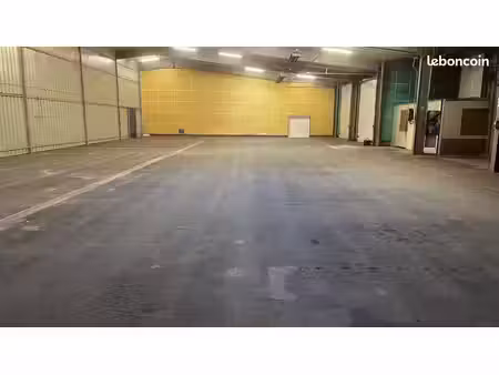 local industriel 820 m²