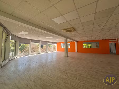 local 236m² saint médard centre