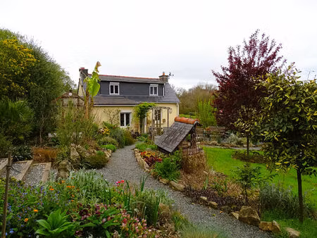 cotes d'armor - un magnifique cottage  3 chambres à coucher avec de beaux jardins  près de
