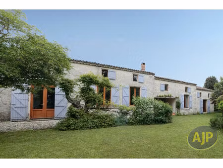 longère de 160m2 de surface habitable sur 1240m2 de terrain !