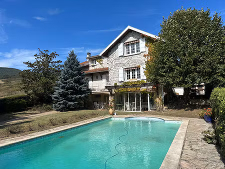 co - exclusivité. maison de charme de 200 m² dans un très bel envirronnement.