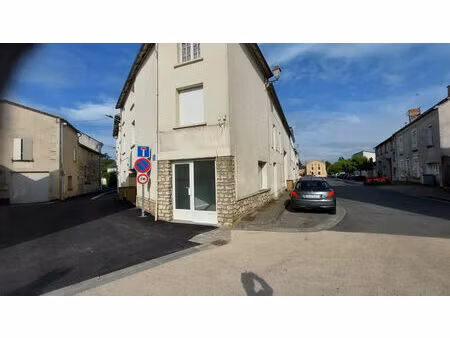 location commerce 3 pièces 50 m² à saint-martin-la-pallu (86380)