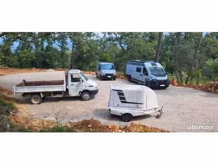 parking / stockage pour camping-car  caravane  bateau  remorque  camion 