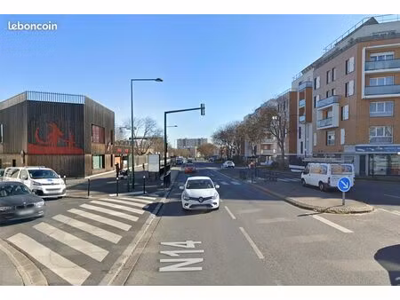 boutique 953 m² epinay sur seine