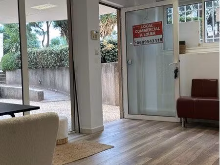 local professionnel 49 m² – à 150 m du port – carqueiranne