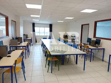 location bureaux et commerces à argentan (61200) : à louer / 830m² argentan