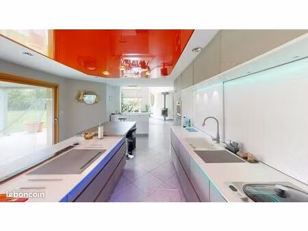 maison 8 pièces 249 m²