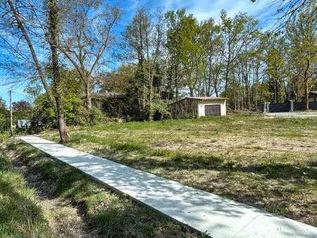terrain viabilisé de 632 m2 à virefougasse margaux