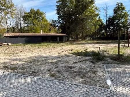 terrain viabilisé de 650 m2 à virefougasse margaux