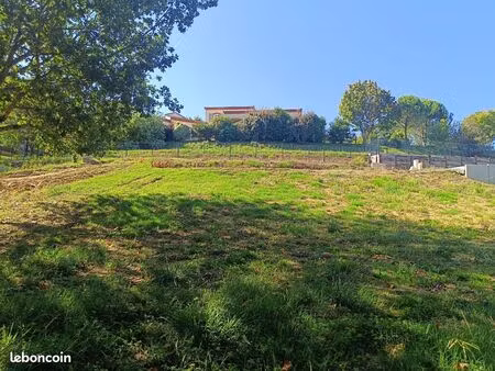 terrain 1000 m² aureville