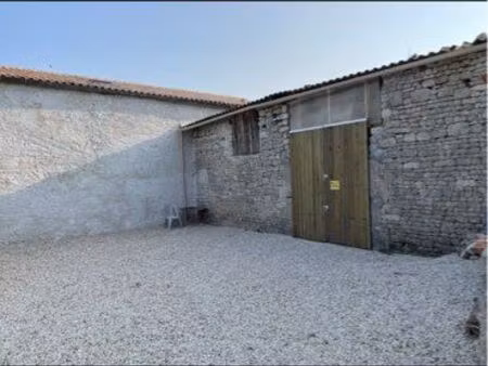 un box clôturer dans un bâtiment fermé à mérignac 16200