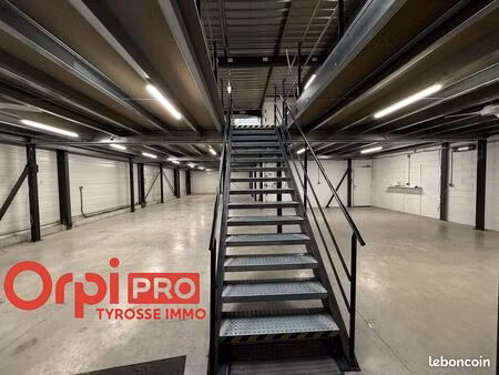 local d'activité 815 m²