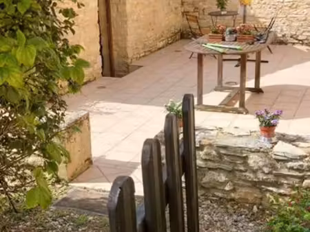maison de caractère en pierre avec dépendances restaurées – a thédirac  entre le lot et le