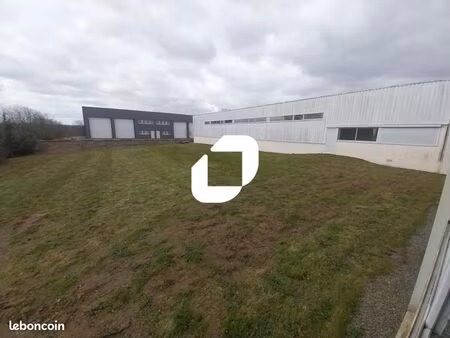 local d'activité 1 410 m²