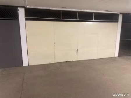 direct propriétaire un double garage en parfait état