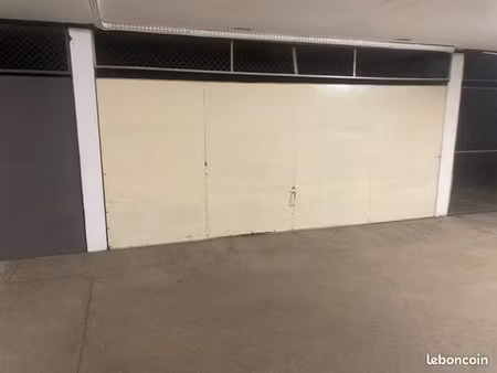 grand double garage en parfait état excellent investissement