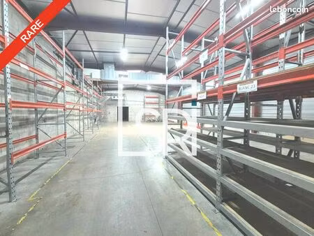 local d'activité 1 907 m²